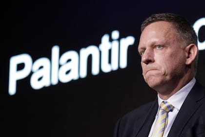 Milei le abre la puerta a Peter Thiel para que el Estado espíe a los argentinos sin control