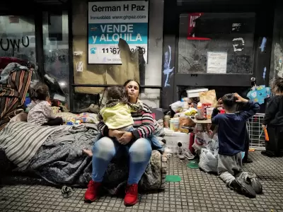 La risa que sale cara: Milei festeja en Corrientes mientras el desayuno argentino se achica