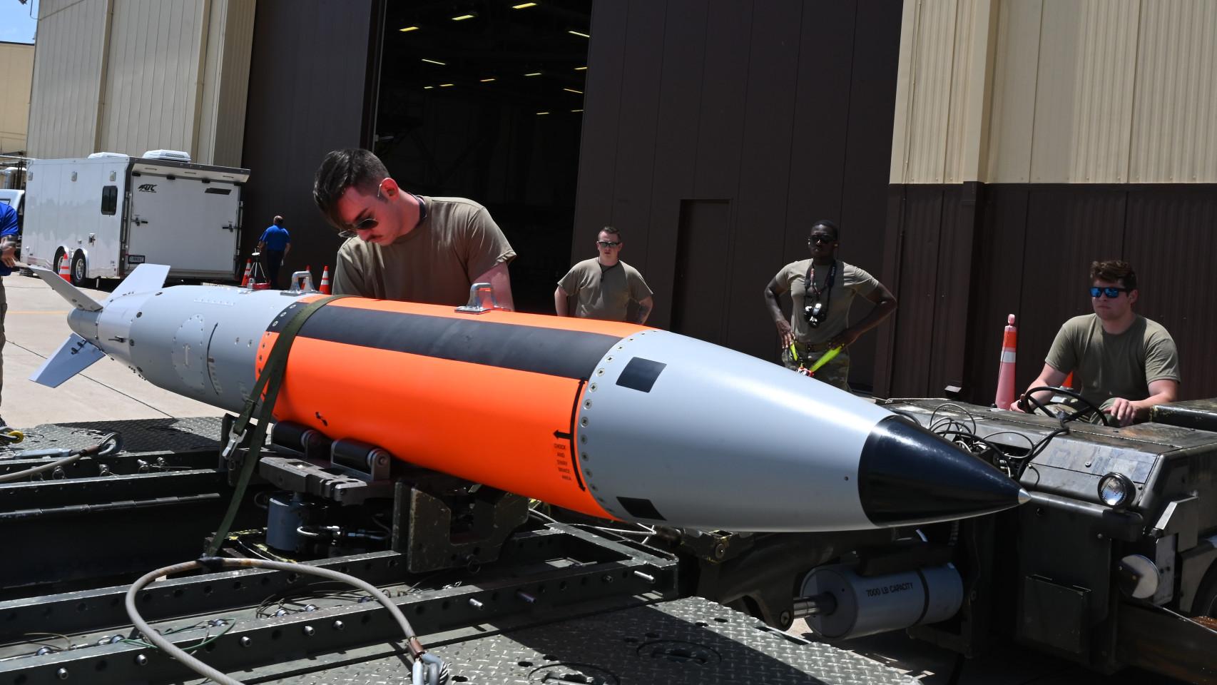 Estados Unidos desplegó bombas termonucleares en Reino Unido tras 20 años y blindará la base con búnkeres de u$s 1.600 millones