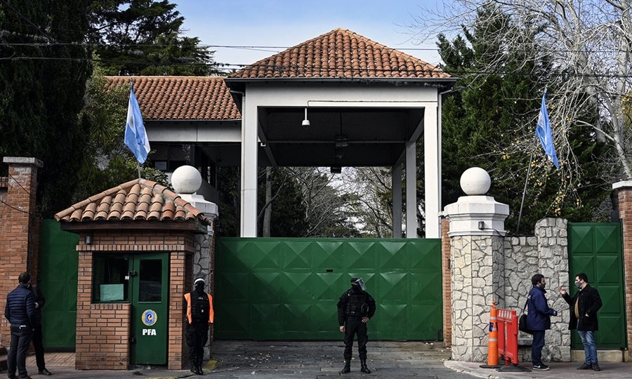 Denunciaron una baja semanal de 15 gallinas en la Quinta de Olivos: la pregunta incómoda que el Gobierno no responde