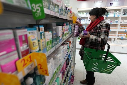 Medicamentos al 400%: el informe reservado que expone por qué el bolsillo argentino paga la salud más cara de la región.