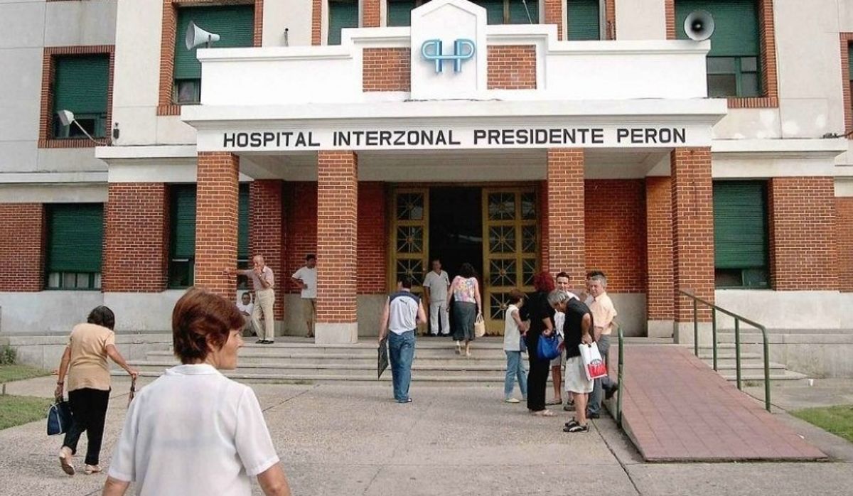 Hito mundial en el conurbano: una cirugía vascular híbrida inédita salvó una pierna de la amputación en el Hospital Perón.