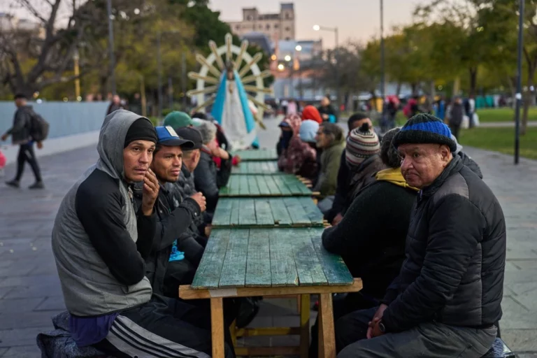 Informe INDEC: la pobreza trepa al 32,3 % y afecta a 15 millones de argentinos en medio de una nueva contracción económica