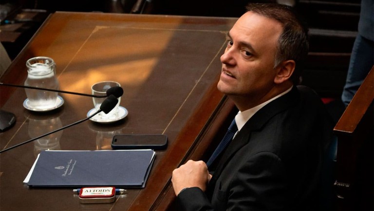 El fiscal Pollicita solicita peritaje de billeteras de bitcoins y levantamiento del secreto fiscal en la causa contra Manuel Adorni